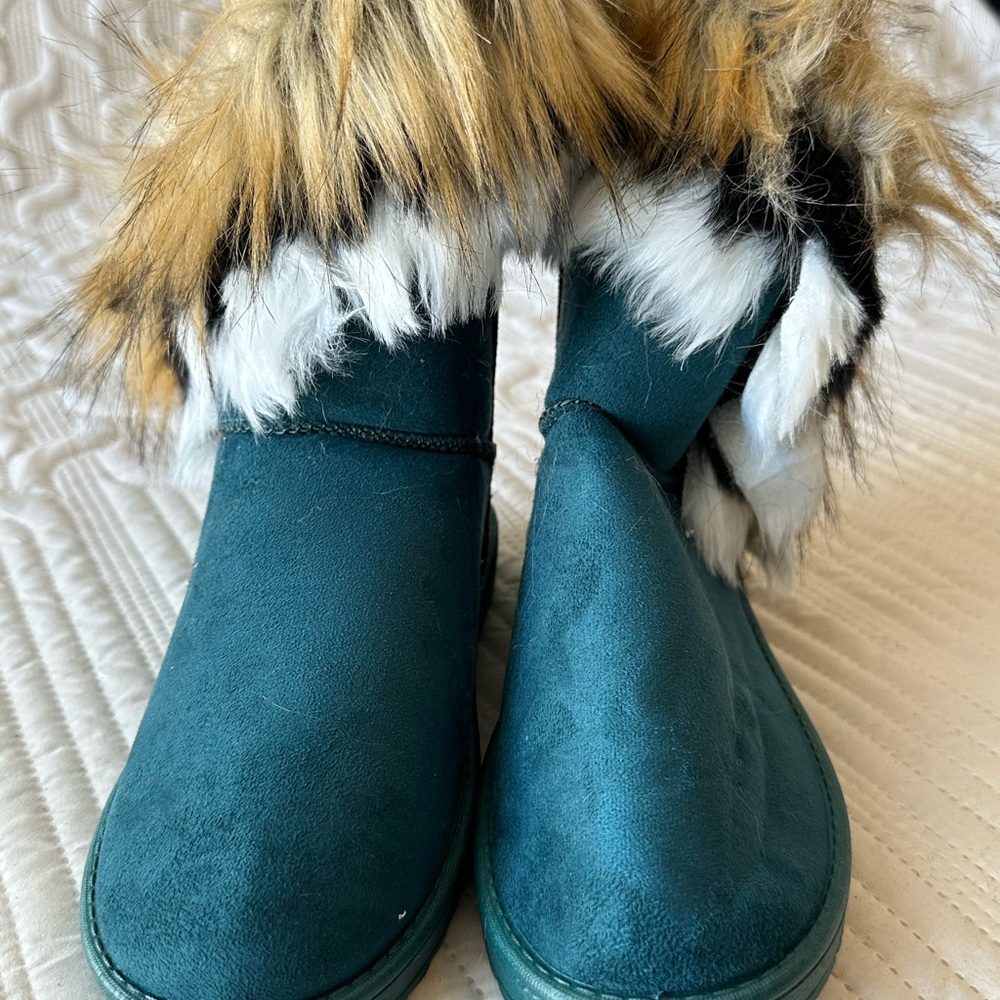 New- Faux Fur Trim Teal Winter boots
